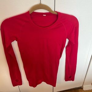 Lululemon Swiftly Tech Long Sleeved running shirt!